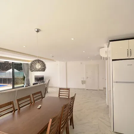 Villa Roza 2 *